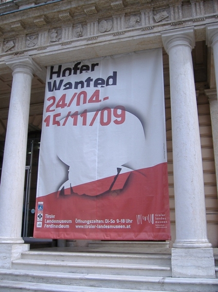 © Simon Welebil Ausstellungsplakat für die Austellung "Hofer-Wanted" im Tiroler Landesmuseum Ferdinandeum